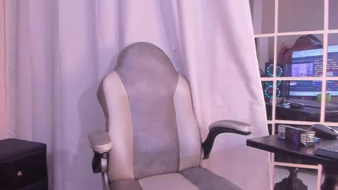 licy online show from October 6, 8:09 pm