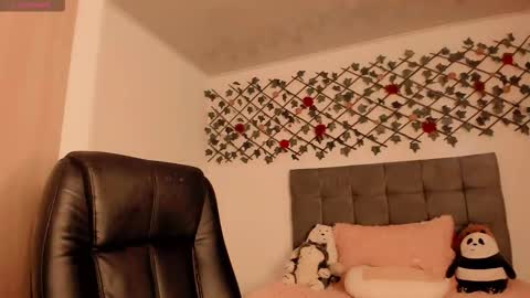 lilith_miller21 online show from November 7, 9:37 pm