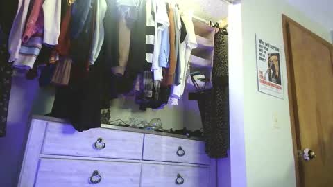 lilybvixen online show from February 13, 2:29 am