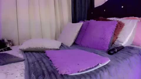 lesly lorena online show from July 9, 7:45 am