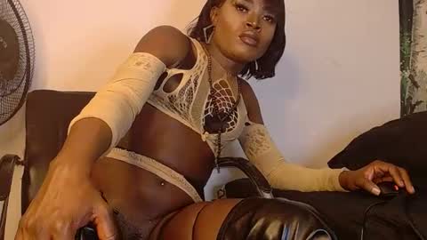 Lucile Carrie online show from June 14, 2:24 am