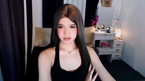 Snapshot of lux_white chatting on October 24, 9:31 pm queen lux online show from October 24, 9:31 pm