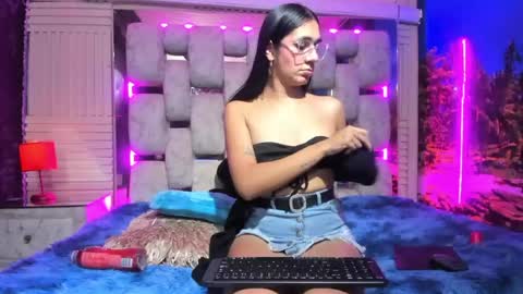 mahiara hot online show from June 17, 8:32 pm