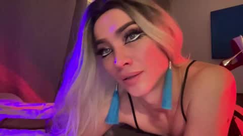 Snapshot of maridekoks chatting on December 16, 1:54 pm Mari online show from December 16, 1:54 pm