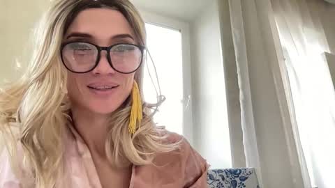 Snapshot of maridekoks chatting on October 14, 10:27 am Mari online show from October 14, 10:27 am