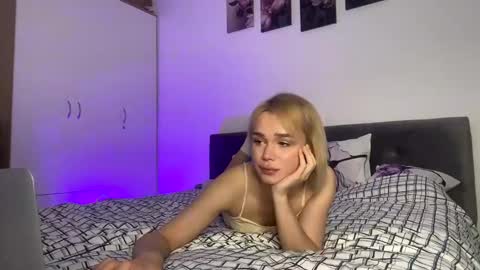 Mary online show from December 9, 11:36 pm
