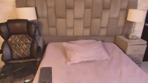 Maxine Minx online show from November 5, 6:13 am