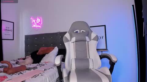 Mia online show from February 16, 9:16 pm