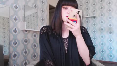 mia_wallase online show from February 28, 11:36 am