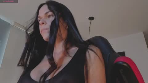 Mia online show from April 9, 9:10 pm