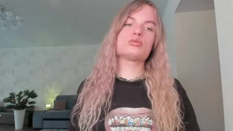 mili-kira online show from April 20, 12:40 pm