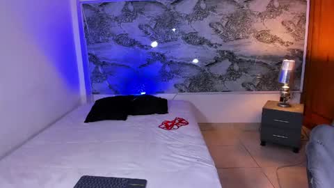 miss_khalifadoll online show from May 7, 3:57 am