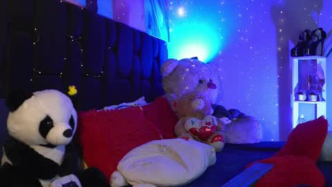 Sophie Cardenas ..... independent model online show from January 4, 3:07 am