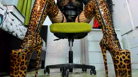 Tiffany online show from March 2, 11:00 pm