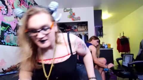 Cunty Luxxe online show from November 10, 3:40 am