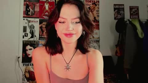 Veronica online show from December 3, 1:48 pm