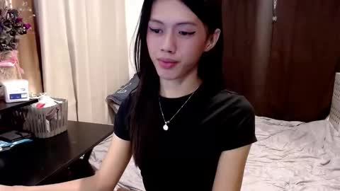 oliviaknightx online show from November 17, 4:07 pm