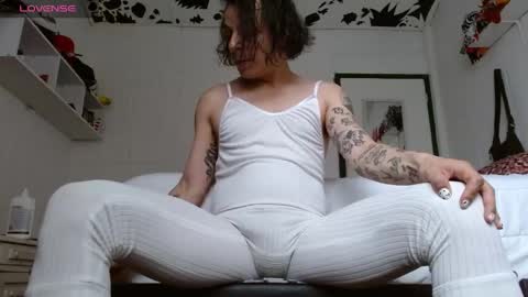 Jeannifer online show from May 26, 2:58 pm