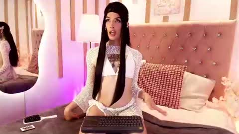 Daphne Ozorio online show from June 23, 5:26 am