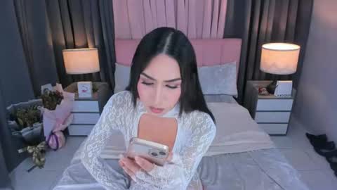 parismilker online show from June 10, 10:31 pm