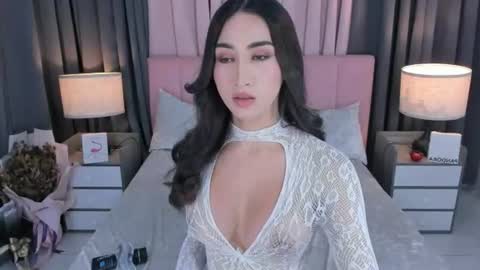 parismilker online show from June 13, 8:31 pm