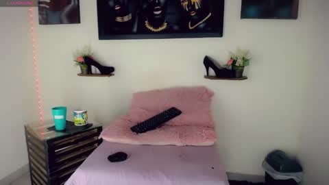 party_fre_girl online show from May 6, 1:56 am