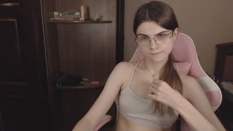 Farida online show from December 19, 2:23 am