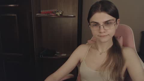 Farida online show from February 7, 7:49 pm