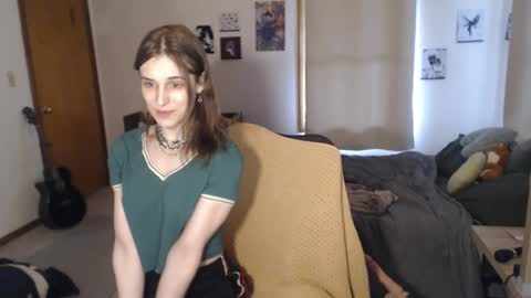 caracal online show from February 21, 9:32 pm