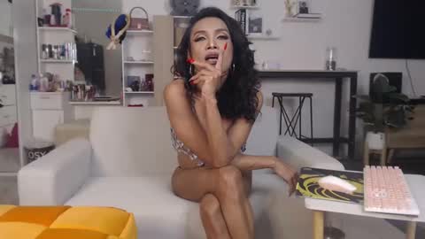 plasticgirll online show from December 11, 1:37 pm