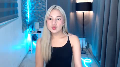 prettyallison_29 online show from February 8, 11:13 pm