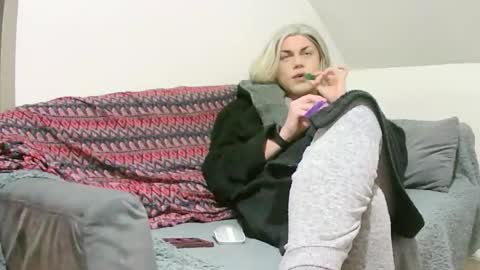 KCGREY online show from November 3, 9:36 pm