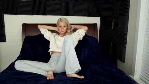 Rachel Price online show from December 17, 6:08 am