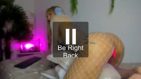 Snapshot of ravingxxmads chatting on October 11, 7:00 am kata online show from October 11, 7:00 am