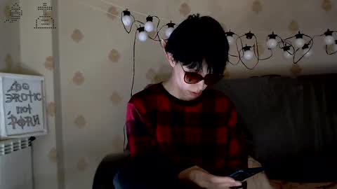 Snapshot of raziel_haze chatting on October 19, 3:37 pm Yrriel Strife Candy-Demon Caveboy mr. Cringe online show from October 19, 3:37 pm