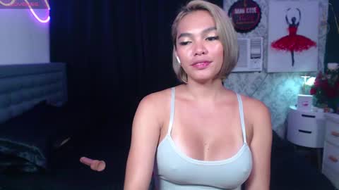 Snapshot of risque_asiancassandra chatting on December 10, 8:59 am Miss Cassie online show from December 10, 8:59 am