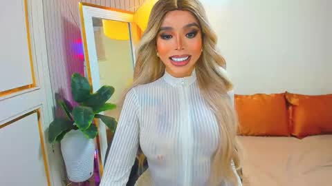 Sandra Hornball online show from December 15, 4:23 pm