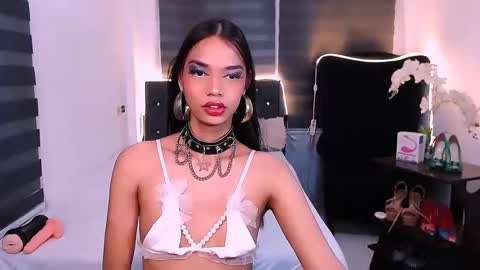 scarlette online show from February 7, 10:40 am