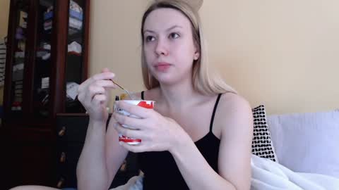 Scarlett online show from December 3, 8:44 am