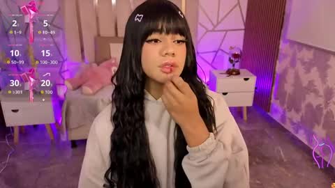 Siiam Tay online show from March 18, 3:19 am