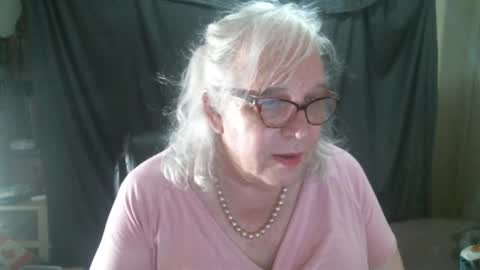 Snapshot of sissydianetx chatting on October 16, 11:37 pm Sissy Diane online show from October 16, 11:37 pm