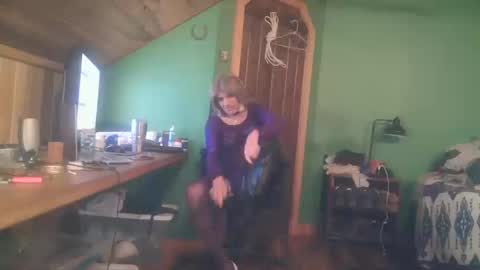 slutjennifertransxx online show from October 10, 3:18 am