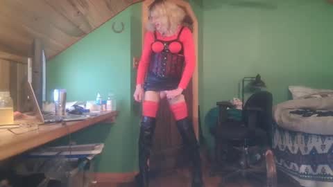 slutjennifertransxx online show from November 5, 3:17 am