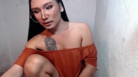  Lovie  online show from March 14, 6:11 pm