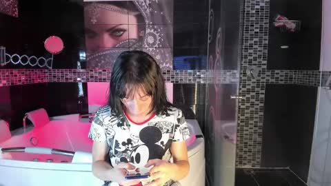 Small Hot19 online show from October 15, 11:10 am