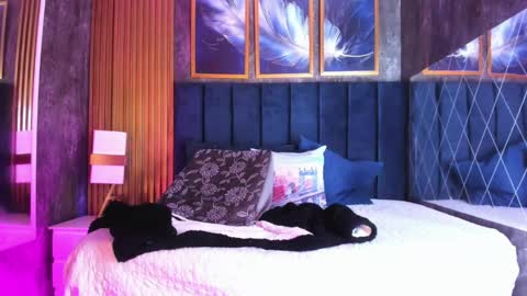 Small Hot19 online show from April 30, 8:52 am