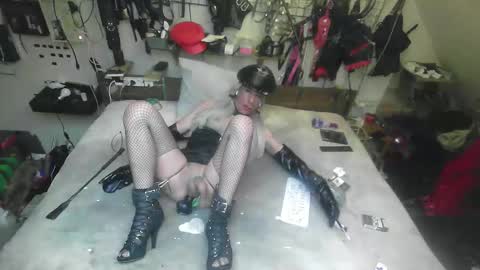 smokeslut365 online show from December 2, 6:27 am