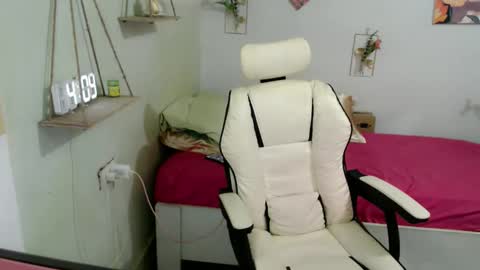 snow_2000 online show from January 8, 12:09 pm