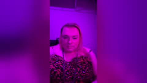 Pink  Pretty online show from May 13, 8:34 am