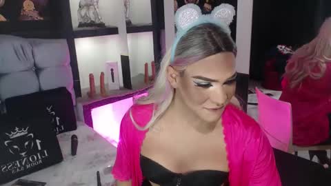 sophia_hott01 online show from October 23, 12:20 pm